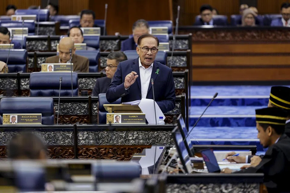 ANWAR IBRAHIM: Perdana Menteri Malaysia, Datuk Seri Anwar Ibrahim, sebelum ini meminta Ahli Parlimen pembangkang untuk mengadakan perbincangan sewajarnya bagi mendapatkan peruntukan daripada kerajaan dan bukan hanya menuntutnya. 