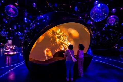 Pengunjung didedahkan kepada dunia amat kecil yang diperbesarkan dalam dunia ‘Micro Worlds’.