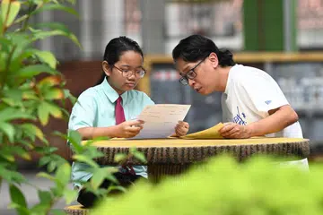 Izz Nuha Mohamad Izad berkongsi keputusan Peperiksaan Tamat Sekolah Rendah (PSLE) bersama ayahnya, Encik Mohamad Izad Kamsani.