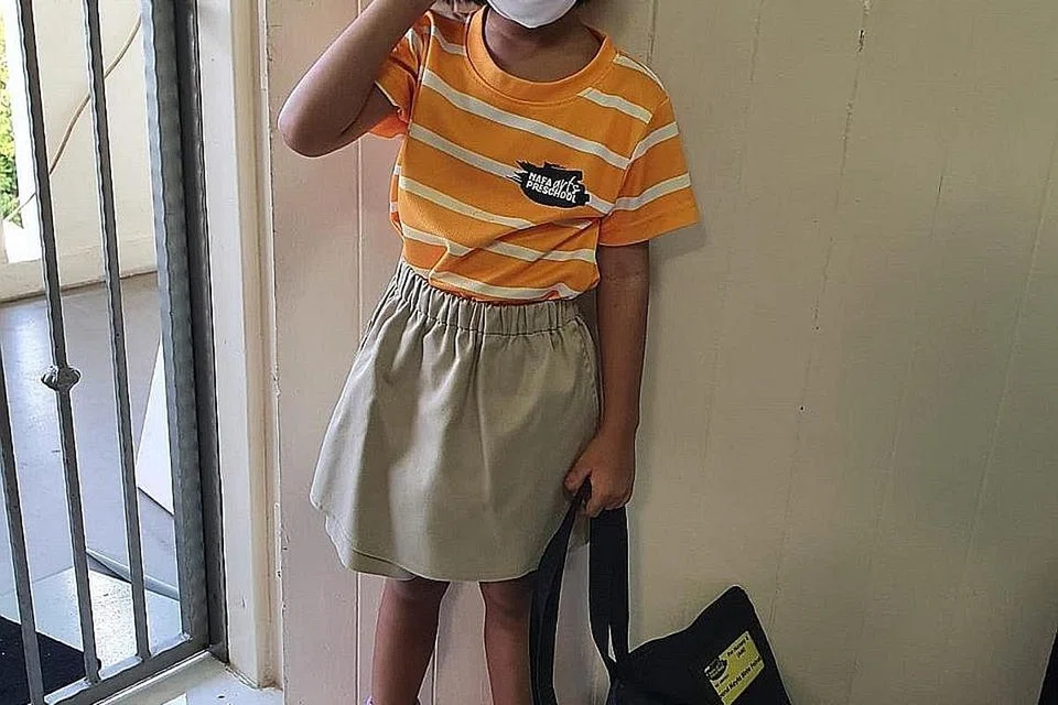 RUTIN BARU: Walaupun pelitup itu mungkin tidak selesa, Nayla kini sudah menyesuaikan diri dan memahami perlunya memakai pelitup dalam norma baru ini. - Foto NOORUL RAAHA AS'ART