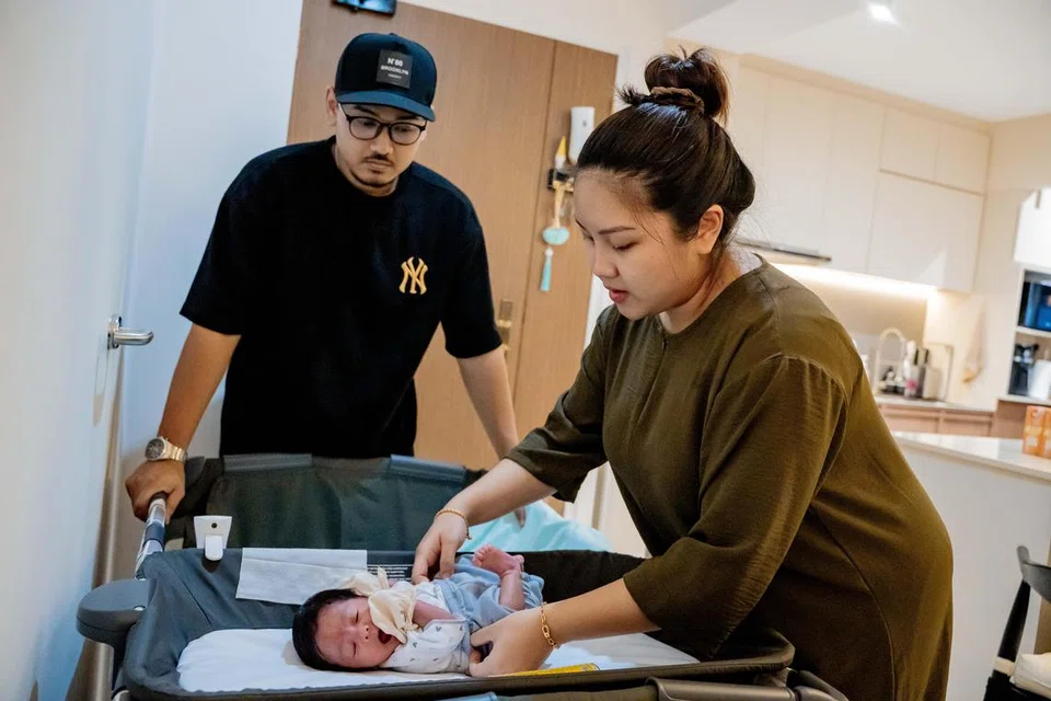 Izy Windrawan dilahirkan dengan berat badan rendah (1.7 kilogram) dan terpaksa dimasukkan ke unit penjagaan khas hospital sehingga beratnya mencecah 1.8 kilogram.