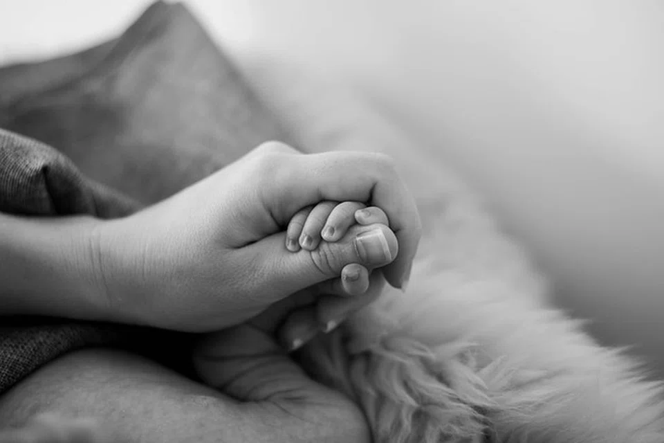 Antara sebab pengasuh utama kanak-kanak yang mempunyai keperluan khas, biasanya ibu mereka, tidak mendapatkan bantuan adalah kurang pengetahuan tentang bantuan sedia ada, dan juga stigma sosial berkaitan keperluan khas.