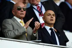 SAKSI PERLAWANAN: Pemilik kelab bola sepak Tottenham Hotspur Joe Lewis (kiri) and pengerusi Daniel Levy semasa menyaksikan pertandingan bola sepak kelab itu.