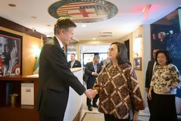 Menteri Kewangan Indonesia, Sri Mulyani Indrawati,  menghadiri sesi diskusi bersama The United States - Indonesia Society (USINDO) di Washington D.C. pada 22 April 2025.
Pertemuan tersebut merupakan sebahagian daripada agenda kunjungan kerja beliau ke ibu negara Amerika Syarikat bagi menghadiri Mesyuarat Musim Bunga IMF-Bank Dunia. 