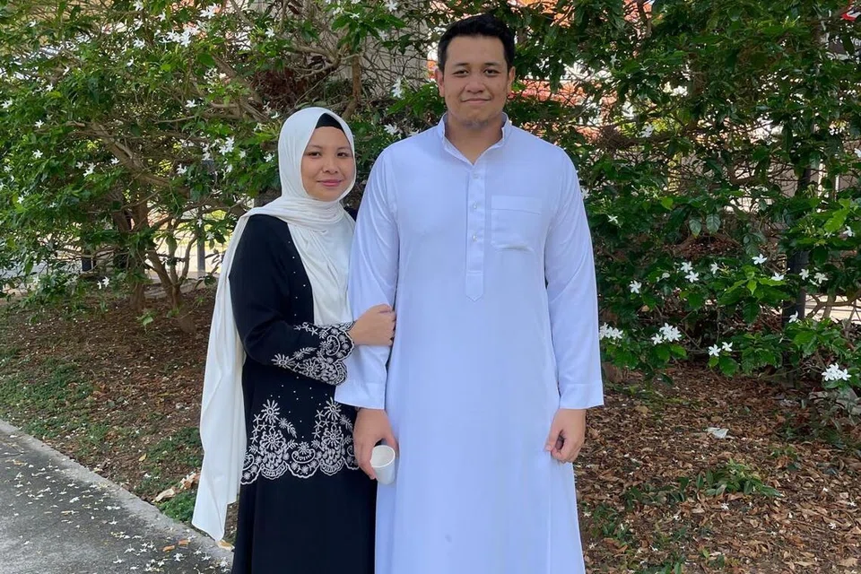 Cik Shafina Saliman dan suaminya, Sheikh Naufal Mohamad Najeeb Jarhom, yang mengambil anak titipan pada Mei lalu, berkongsi cabaran sebagai pasangan yang belum pernah mempunyai anak dipermudahkan dengan sokongan keluarga serta pegawai kes Persatuan Pemudi Islam Singapura (PPIS) Oasis yang membimbing mereka sepanjang perjalanan itu.