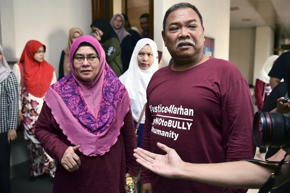 Ayah dan ibu  Allahyarham Zulfarhan Osman Zulkarnain, Encik Zulkarnain Idros dan  Cik Hawa Osman,  mendengar  keputusan Mahkamah Rayuan pada 23 Julai menerima rayuan pendakwaan dan menjatuhkan hukuman mati ke atas enam bekas pelajar Universiti Pertahanan Nasional Malaysia (UPNM) kerana membunuh anak mereka. 