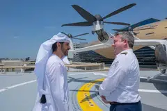 Putera Mahkota Dubai, Sheikh Hamdan Mohammed, yang juga Timbalan Perdana Menteri Amiriah Arab Bersatu, melawat “stesen teksi udara elektrik berlepas dan mendarat menegak (eVTOL) pertama yang dibina khas” di Dubai.