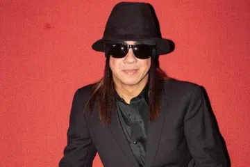 Allahyarham Mohd Fauzi Darus atau lebih dikenali sebagai Jay Jay disifatkan sebagai antara pemain bes terbaik Malaysia di samping memiliki suara yang menenangkan.