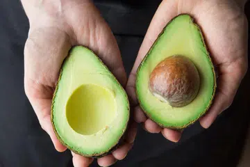 BERKHASIAT: Buah avokado kaya dengan minyak vitamin E.