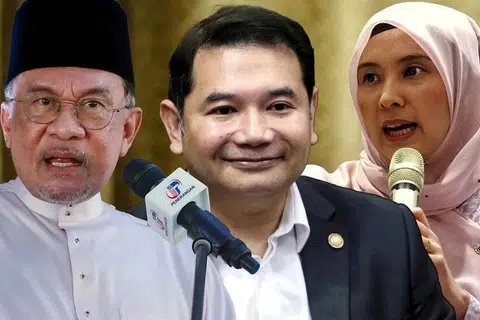 Presiden Parti Keadilan Rakyat (PKR), Datuk Seri Anwar Ibrahim (kiri), dijangka mempertahankan jawatan pada pemilihan parti 23 Mei ini, manakala puteri sulungnya, Cik Nurul Izzah Anwar yang juga Naib Presiden PKR mengesahkan bakal mencabar penyandang jawatan Timbalan Presiden, Datuk Seri Rafizi Ramli (tengah).