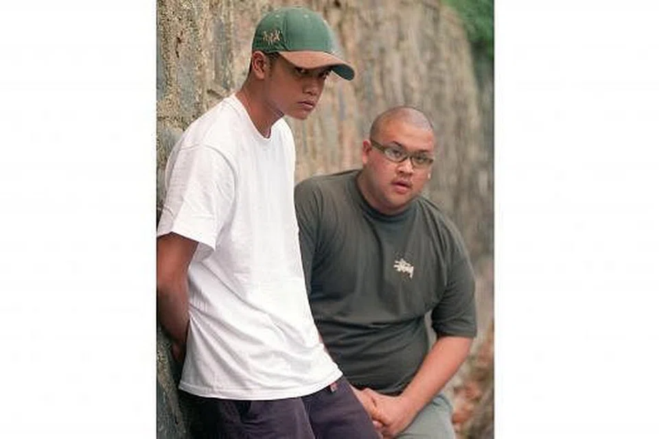 KENANGAN MENGUSIK JIWA: Kemenangan kumpulan rap duo Construction Sight yang dianggotai (dari kiri) Ashidiq Ghazali dan Sheikh Haikel dalam pertandingan Asia Bagus 1991 membuat pasangan ini dikenali ramai. - Foto ST 