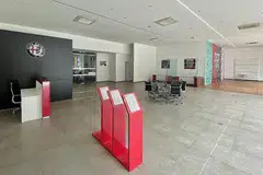 KINI DITUTUP: Bilik pameran EuroSports Global Alfa Romeo kelihatan kosong di Leng Kee Road kelmarin. - Foto BH oleh JASON QUAH