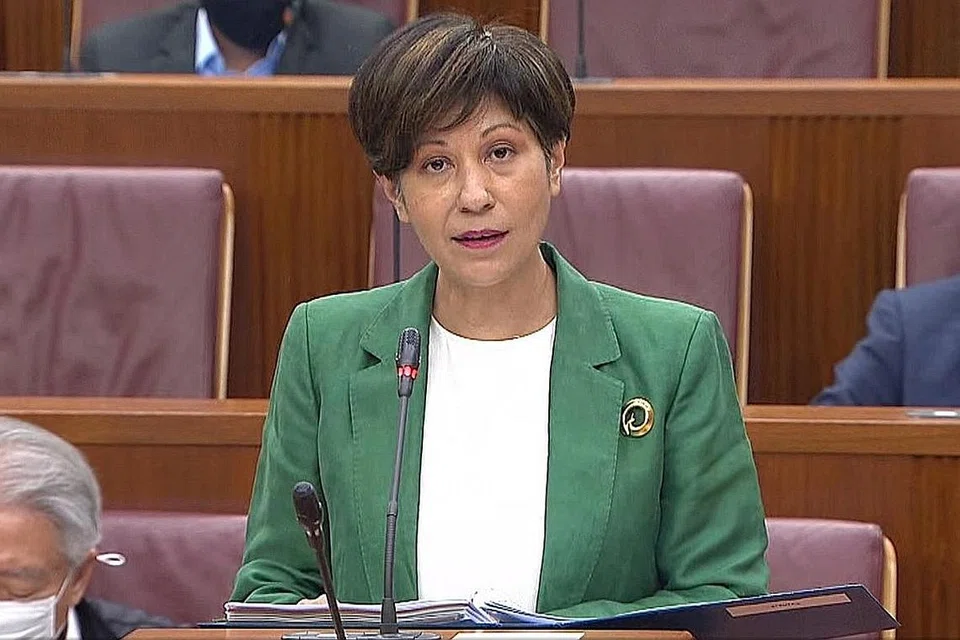 BERI RESPONS: Menteri di Pejabat Perdana Menteri, Cik Indranee Rajah (atas), memberi respons kepada usulan agar diwujudkan Majlis Fiskal Bebas yang dibuat anggota Parti Pekerja, Profesor Madya Jamus Lim.