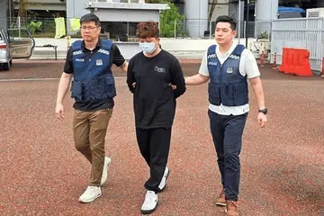 Singapura, konspirasi, jenayah, penipuan, SPF, wang tunai, mahkamah