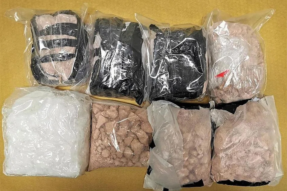DADAH DIRAMPAS: Ganja dan dadah Ice yang dirampas CNB ditaksir bernilai hampir $460,000 dan cukup untuk 1,520 penagih ganja dan 590 penagih Ice selama seminggu. - Foto CNB