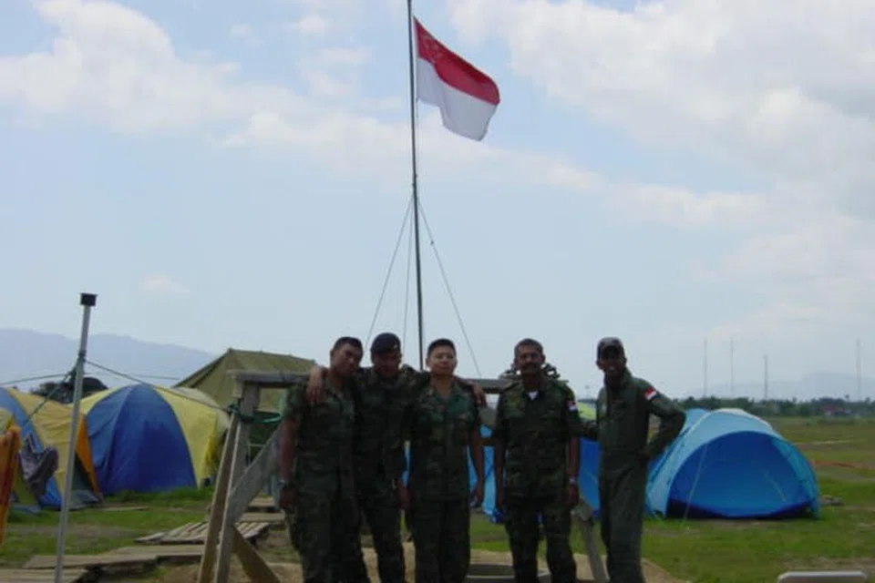 Misi kemanusiaannya ke Banda Aceh pada 2005 selepas tragedi tsunami menjadi detik penentu kerjaya BG Fairoz dalam Angkatan Bersenjata Singapura (SAF). Gambar menunjukkan beliau (kiri) dan beberapa anggota pasukannya semasa berada di Aceh untuk misi bantuan kemanusiaan. 