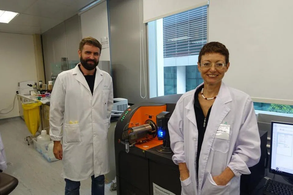 Pengasas bersama ImmunoScape Michael Fehlings dan Alessandra Nardin. Syarikat itu mencari sekitar 250 sampel sel T daripada individu yang telah divaksin.