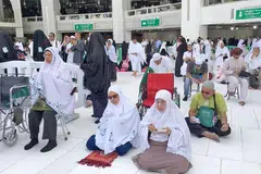 BOLEH ELAK KESESAKAN: Bagi mengelakkan kesesakan, jemaah boleh memilih menunaikan ibadah umrah pada Syawal mulai tahun ini. - Foto SHAHIDAH TRAVEL & TOURS PTE LTD