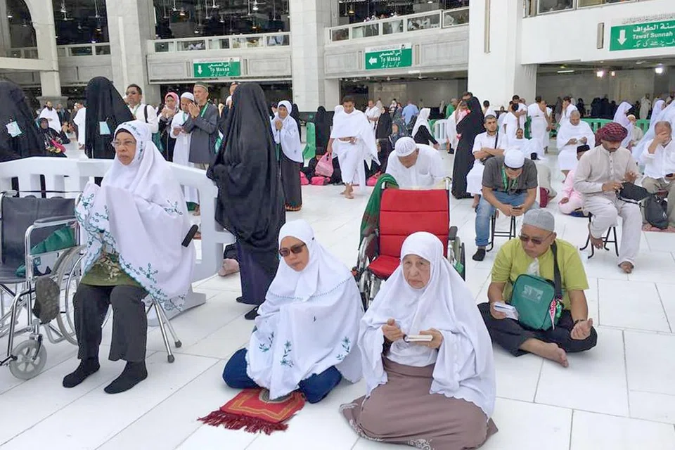 BOLEH ELAK KESESAKAN: Bagi mengelakkan kesesakan, jemaah boleh memilih menunaikan ibadah umrah pada Syawal mulai tahun ini. - Foto SHAHIDAH TRAVEL & TOURS PTE LTD