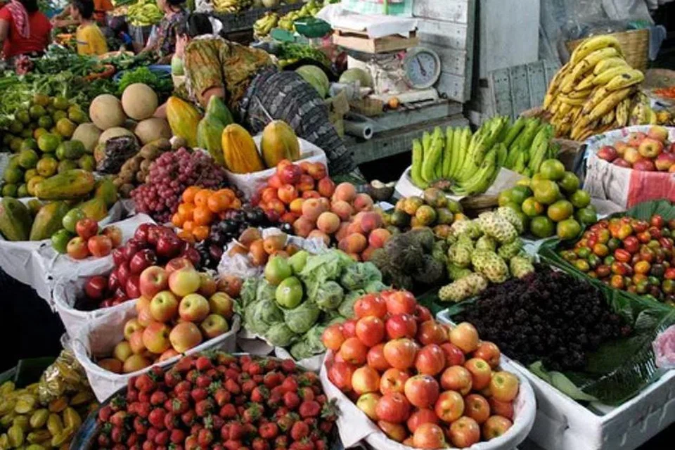 BUAH-BUAHAN SEGAR: Buah-buahan tropika manis di Guatemala ditanam dengan menggunakan tanah gunung berapi.