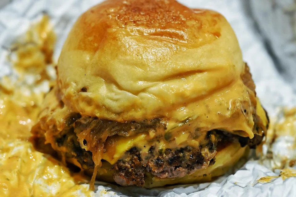 the original, burger, gourmet, burgs, bussorah street, kampong gelam
