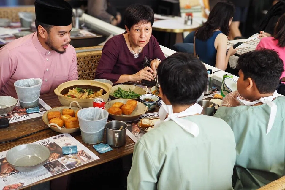 Indranee Rajah, Rumah Kebajikan Muhammadiyah, Hari Raya, Sampanman Kelong