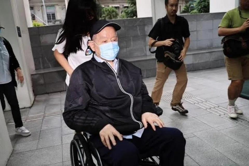 Pengasas Hin Leong – firma dagangan minyak, Lim Oon Kuin, tiba di Mahkamah Negara pada 18 November.