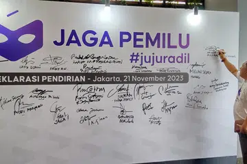 PANTAU PILIHAN RAYA: Anggota kumpulan masyarakat sivil Indonesia berkumpul di Jakarta bagi melancarkan gerakan Jaga Pemilu, atau Pengawal Pilihan Raya, di tengah-tengah kebimbangan semakin meningkat tentang manipulasi pilihan raya menjelang pemilihan presiden 14 Februari 2024.