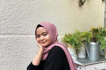 ASAH KEYAKINAN DIRI: Juara Suara WGS tahun lalu, Azra Zulaikha Razali yang turut memasuki uji bakat 'Mentor Milenia' di seberang Tambak menganggap peraduan sebagai wadah bakat baru mengasah keyakinan diri dan ukurtara melihat sejauh mana mereka boleh pergi. - Foto ihsan AZRA ZULAIKHA RAZALI