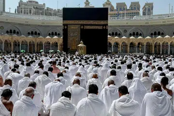 Umat Islam menunaikan solat Jumaat pada Jumaat pertama bulan suci Ramadan di Masjidil Haram, kota suci Makkah, Arab Saudi, 20 Februari 2026.  