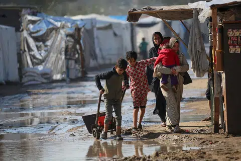 Lebih 900,000 penduduk selatan Gaza yang berlindung di khemah-khemah pelarian berdepan ancaman banjir apabila cuaca buruk melanda kawasan itu.