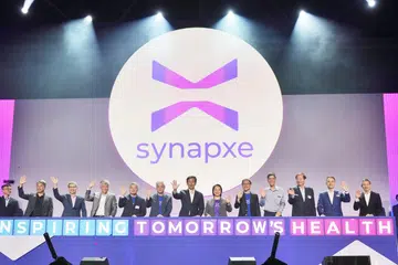 LANCAR NAMA BARU: Menteri Kesihatan, Encik Ong Ye Kung (tengah), di majlis pelancaran nama baru Sistem Maklumat Kesihatan Bersepadu (IHIS), Synapxe, di Singapore Expo pada Khamis.