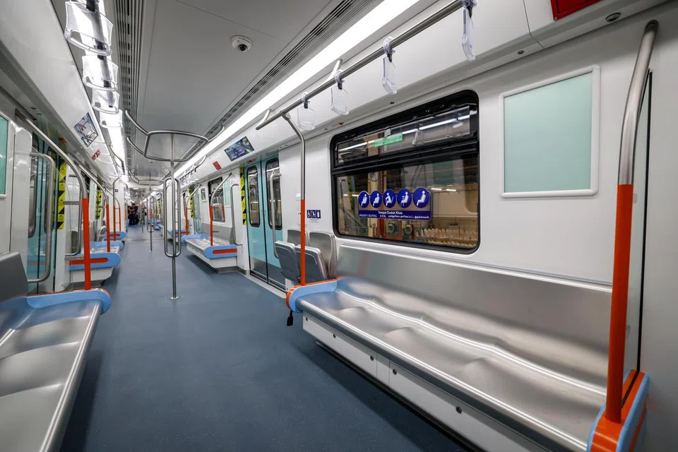 Kereta api Laluan Sistem Transit Laju (RTS Link) mempunyai kapasiti optimum sebanyak 607 penumpang, dan maksimum 1,087 penumpang.