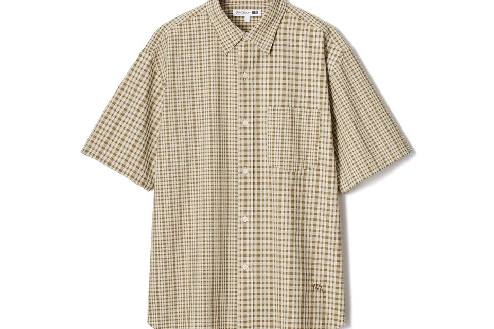 Kemeja ‘seersucker’ yang meraih ilham daripada keterampilan Britain pada 1940-an hingga 1960-an. 