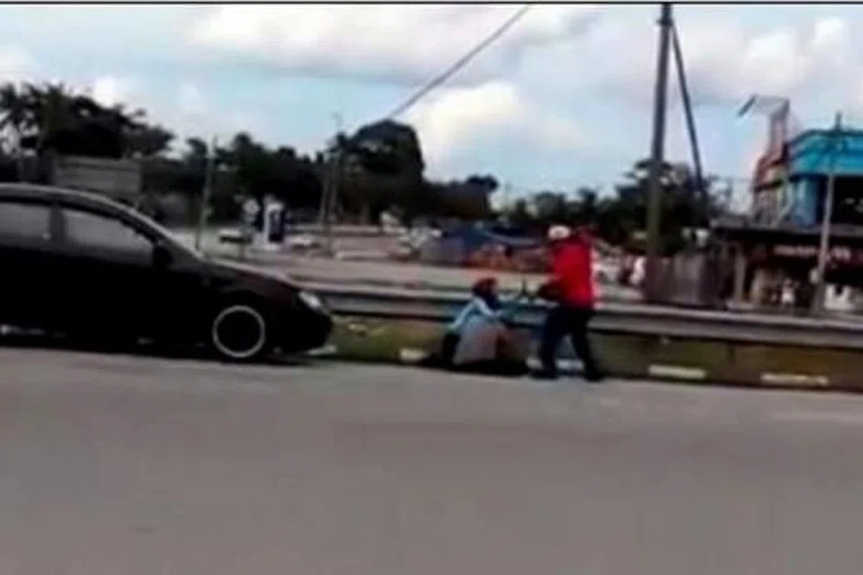 Gambar dari rakaman video yang telah menjadi viral. 