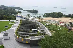 LEBIH MESRA ALAM: Laluan pejalan kaki yang memanfaatkan tenaga suria akan dipasang di Fort Siloso Skywalk di Sentosa.