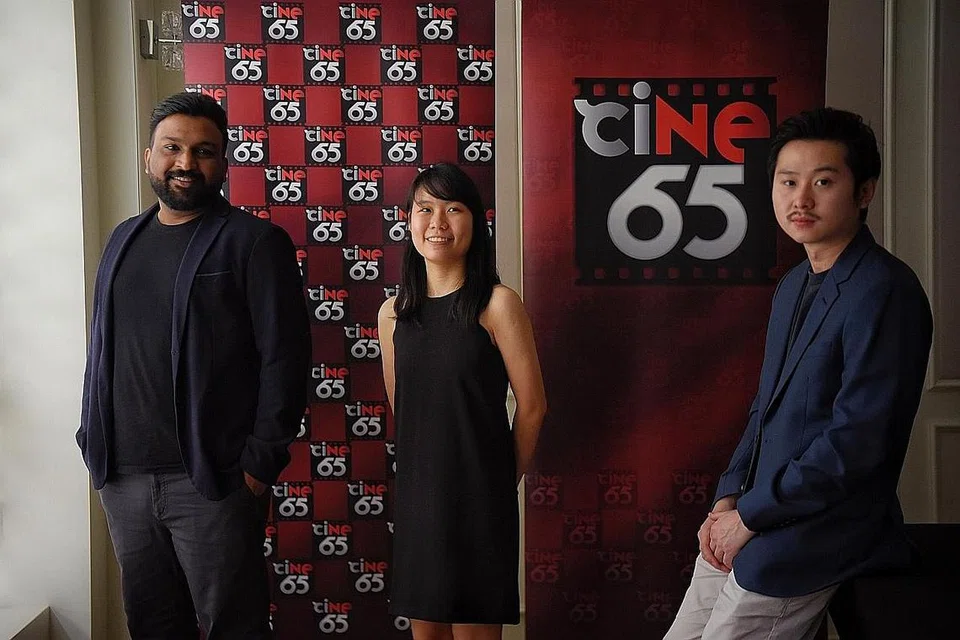PAPAR KISAH MENYAYAT HATI: (Dari kiri) Filem pendek yang dihasilkan Encik Yahssir M., Cik Lan Yu dan Encik Edward Khoo adalah tiga filem pendek yang disokong ciNE65 2021. Filem mereka ditayangkan di Wisma Teroka Singapura sempena pelancaran ciNE65 2021 semalam. - Foto BH oleh MARK CHEONG