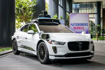 Syarikat teknologi pandu sendiri, Waymo, akan melancarkan khidmat tempahan kenderaan tanpa pemandu di Singapura menjelang 2028.