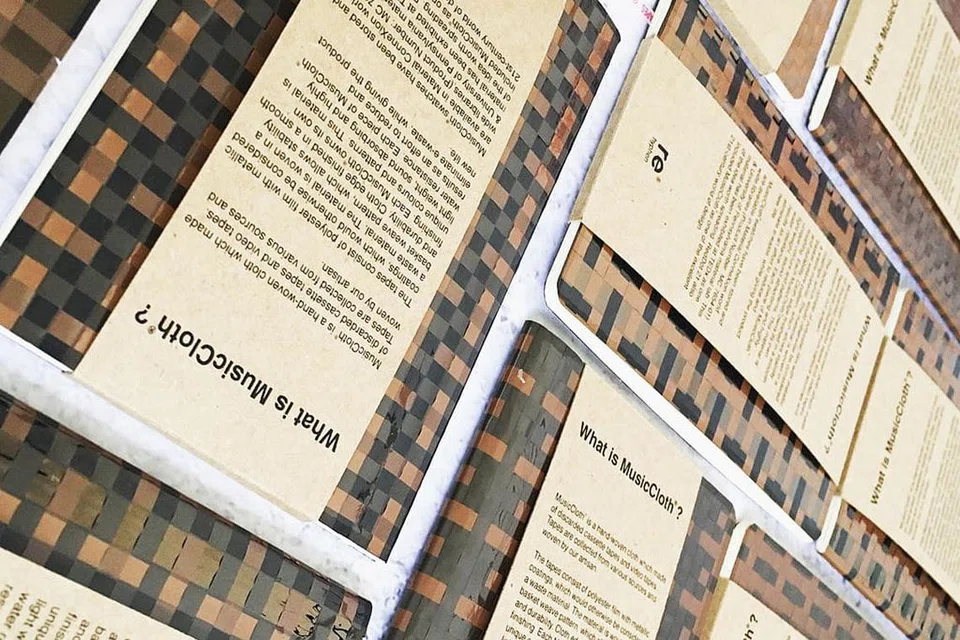 MESRA ALAM: Buku nota yang dibuat menggunakan 'MusicCloth'. - Foto REHYPHEN 