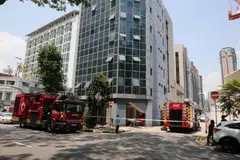 Teknisyen lif diumumkan meninggal dunia di tempat kejadian ini pada sekitar 5.30 petang. 