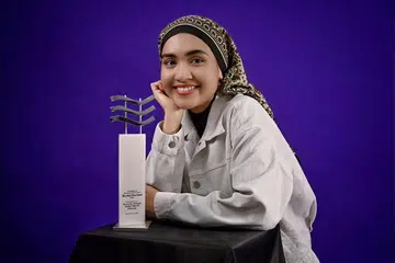MUZIK PENAWAR BUAT MASYARAKAT: Penerima Anugerah Jauhari Harapan, Shareefa Aminah Abdul Shariff atau nama pentasnya Shazza, ingin menjadikan bakatnya dalam bidang seni sebagai jentera penawar jiwa pendengar dan menyumbang semula kepada masyarakat.