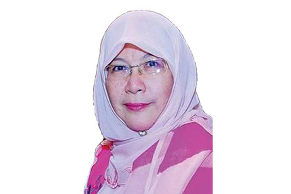 CIK JUNAIDAH: Badan masyarakat boleh menaja bakat baru bagi memperolehi pendedahan.