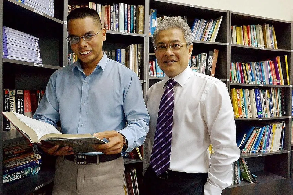 ENCIK JASMAN: Berkongsi pengalaman bekerja dan belajar secara sambilan dalam bidang kejuruteraan. 