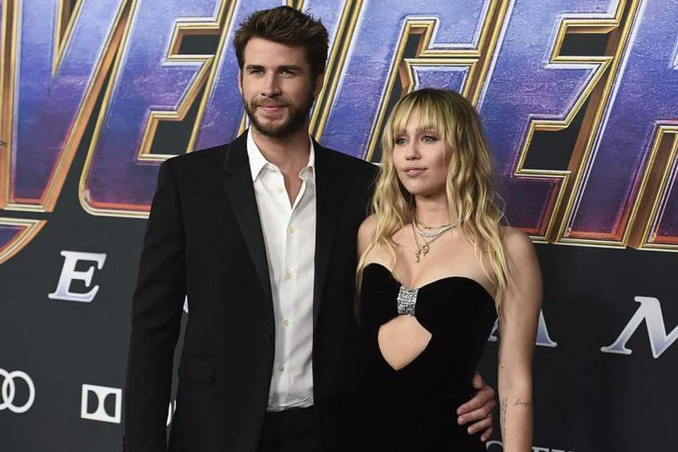 TETAP MENJADI IBU BAPA BERDEDIKASI: Walaupun pelakon Liam Hemsworth telah menuntut cerai untuk membubarkan perkahwinannya dengan Miley Cyrus, dalam satu kenyataan, mereka berkata akan tetap menjadi ibu bapa yang berdedikasi kepada semua haiwan yang mereka kongsi bersama. -Foto AP.