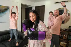 Petinju profesional Singapura, Efasha Kamarudin, ingin memberi harapan kepada petinju wanita di sini. Suaminya, Russell Neil Harrison,  dan dua anak mereka - Ace Eiman Harrison (kiri) dan Zahra Eve Harrison - menjadi antara sumber inspirasi Efasha.
