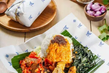 Hidangan nasi Padang lengkap dengan kuah gulai, gulai nangka, dendeng daging balado dan daun singkong antara sajian yang bakal ditawarkan di Restoran Sederhana.
