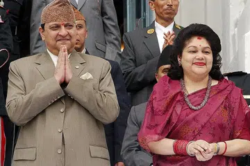 SAH POSITIF: Bekas raja Nepal, Encik Gyanendra Bir Bikram Shah, 73 tahun, dan bekas permaisuri, Cik Komal Rajya Laxmi Devi Shah, 70 tahun, jalani kuarantin di kediaman mereka. - Foto AFP