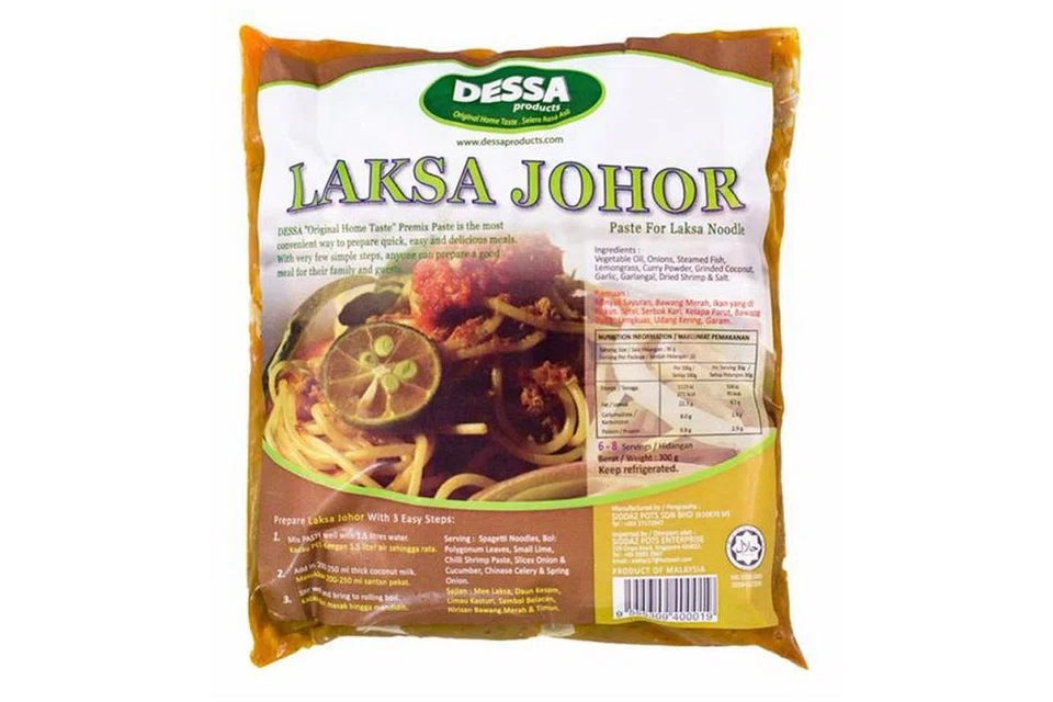 SIAP DIGUNAKAN: Tahap kepedasan kuah laksa hasil daripada pes segera ini mencukupi, tetapi jika mahu lebih pedas, tambahkan sedikit cili boh atau lada giling atau buat sambal belacan sebagai bahan sampingan. - Foto DESSA PRODUCT