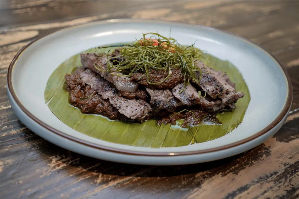 Hidangan rendang daging Angus berharga $38 yang menampilkan teksturnya yang cair di mulut apabila di makan.