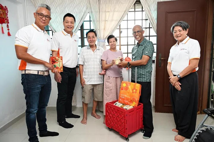 Habuan untuk warga emas menjelang perayaan CNY dan Aidilfitri. 